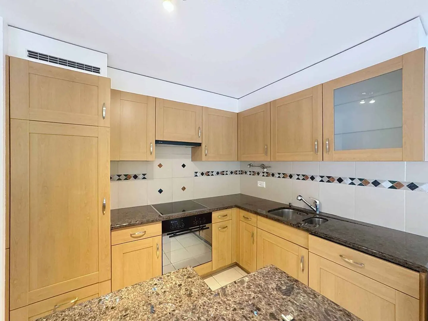 Geräumige und Helle 4.5-Zimmer-Wohnung mit Großem Balkon - Foto 4 von 11