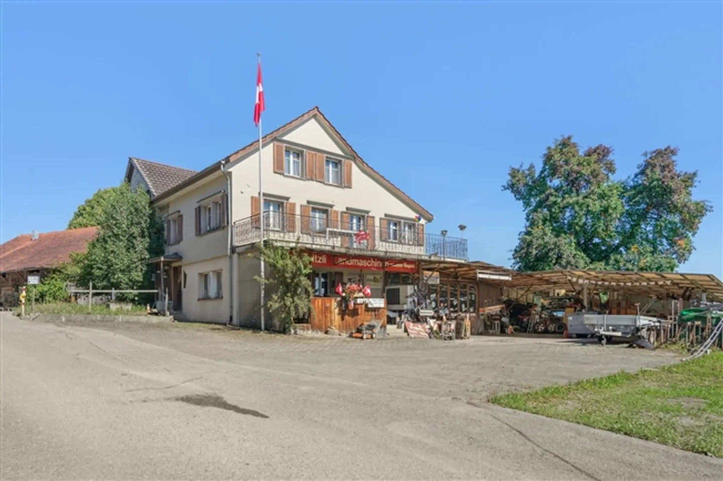 «Wohnen und Gewerbe in ländlicher Idylle» - Foto 1 von 13