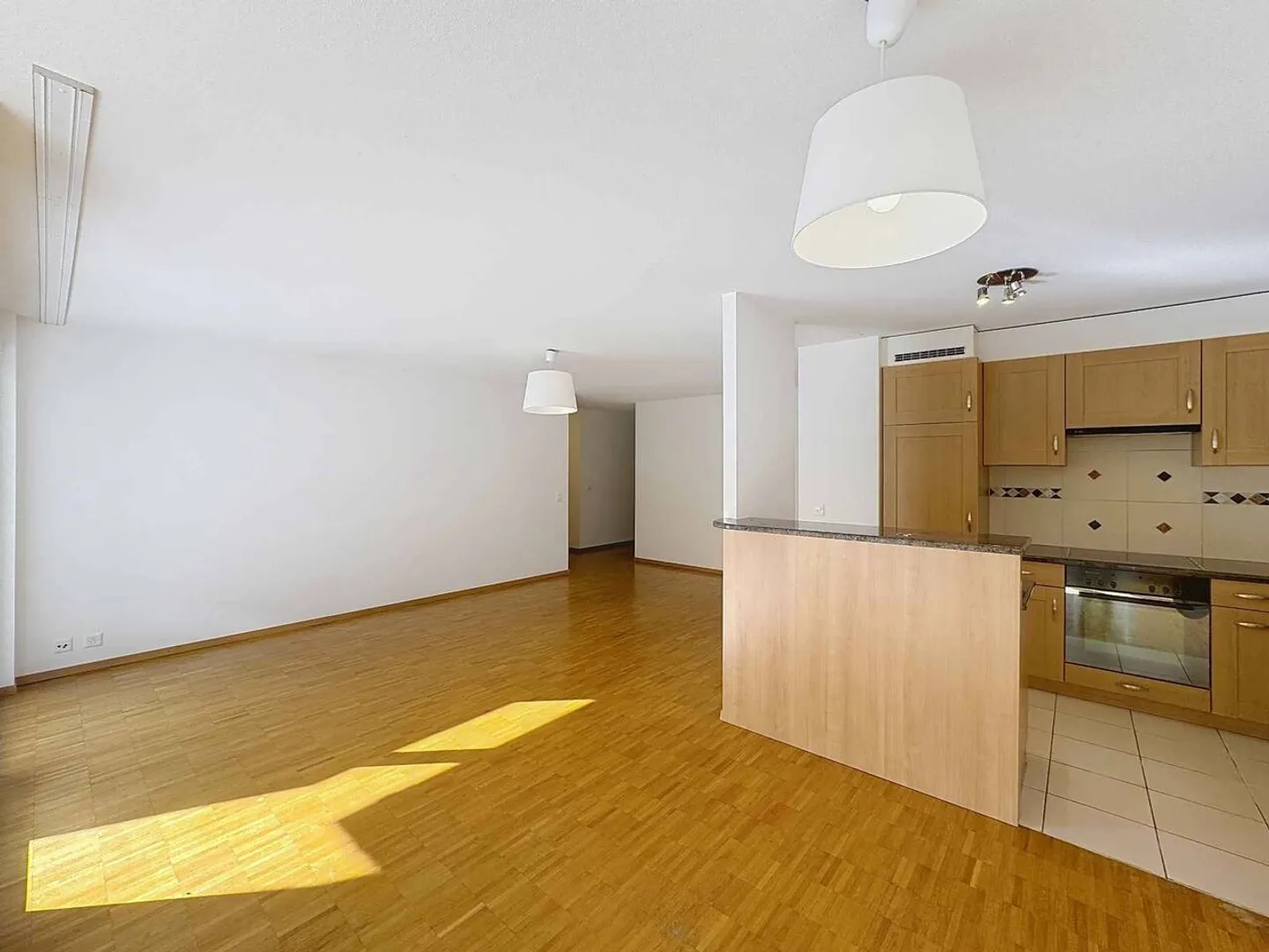 Geräumige und Helle 4.5-Zimmer-Wohnung mit Großem Balkon - Foto 5 von 11