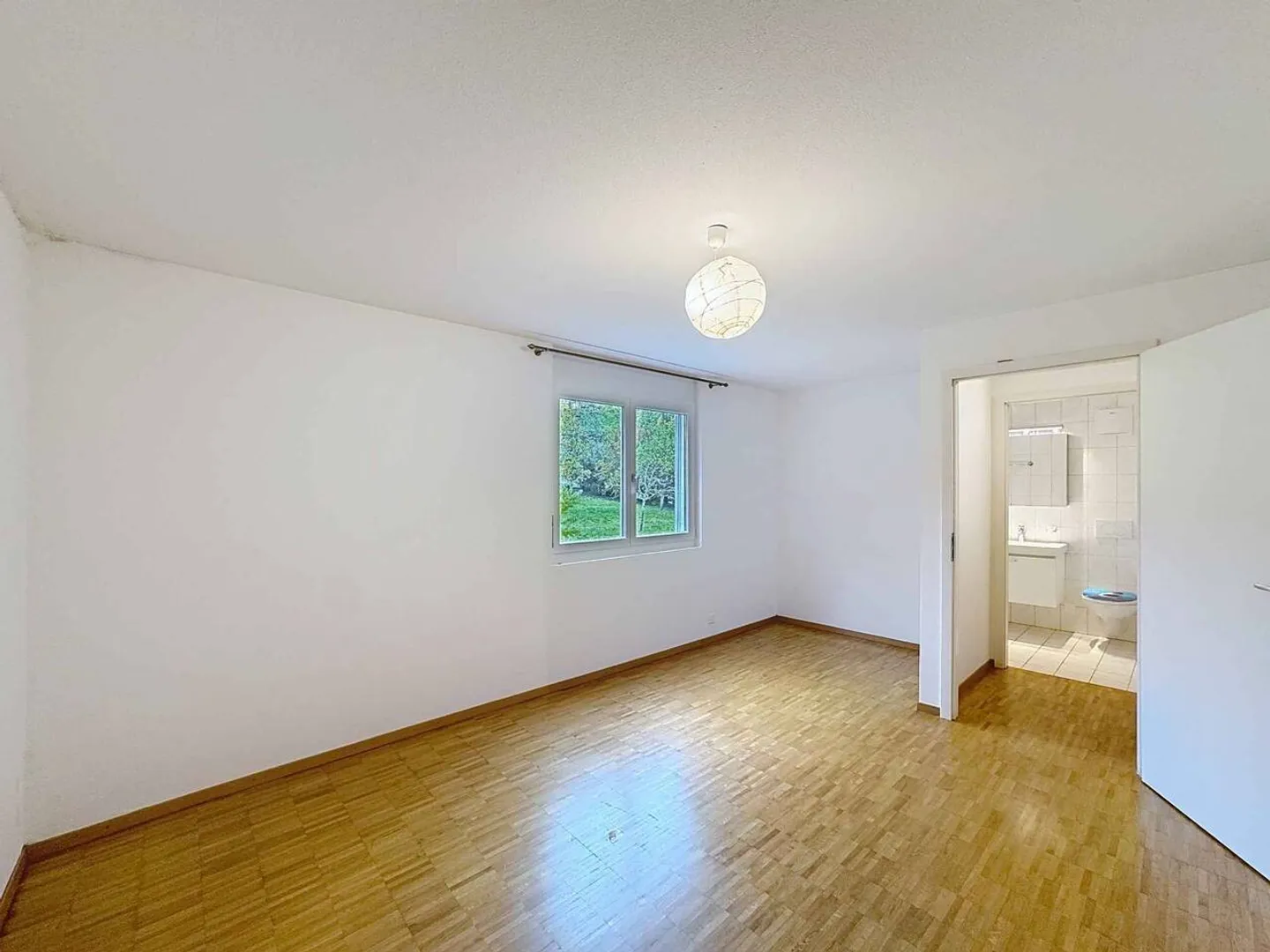 Geräumige und Helle 4.5-Zimmer-Wohnung mit Großem Balkon - Foto 9 von 11