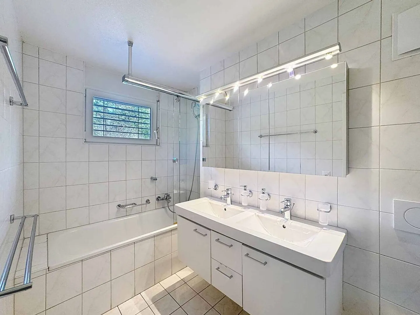 Geräumige und Helle 4.5-Zimmer-Wohnung mit Großem Balkon - Foto 10 von 11