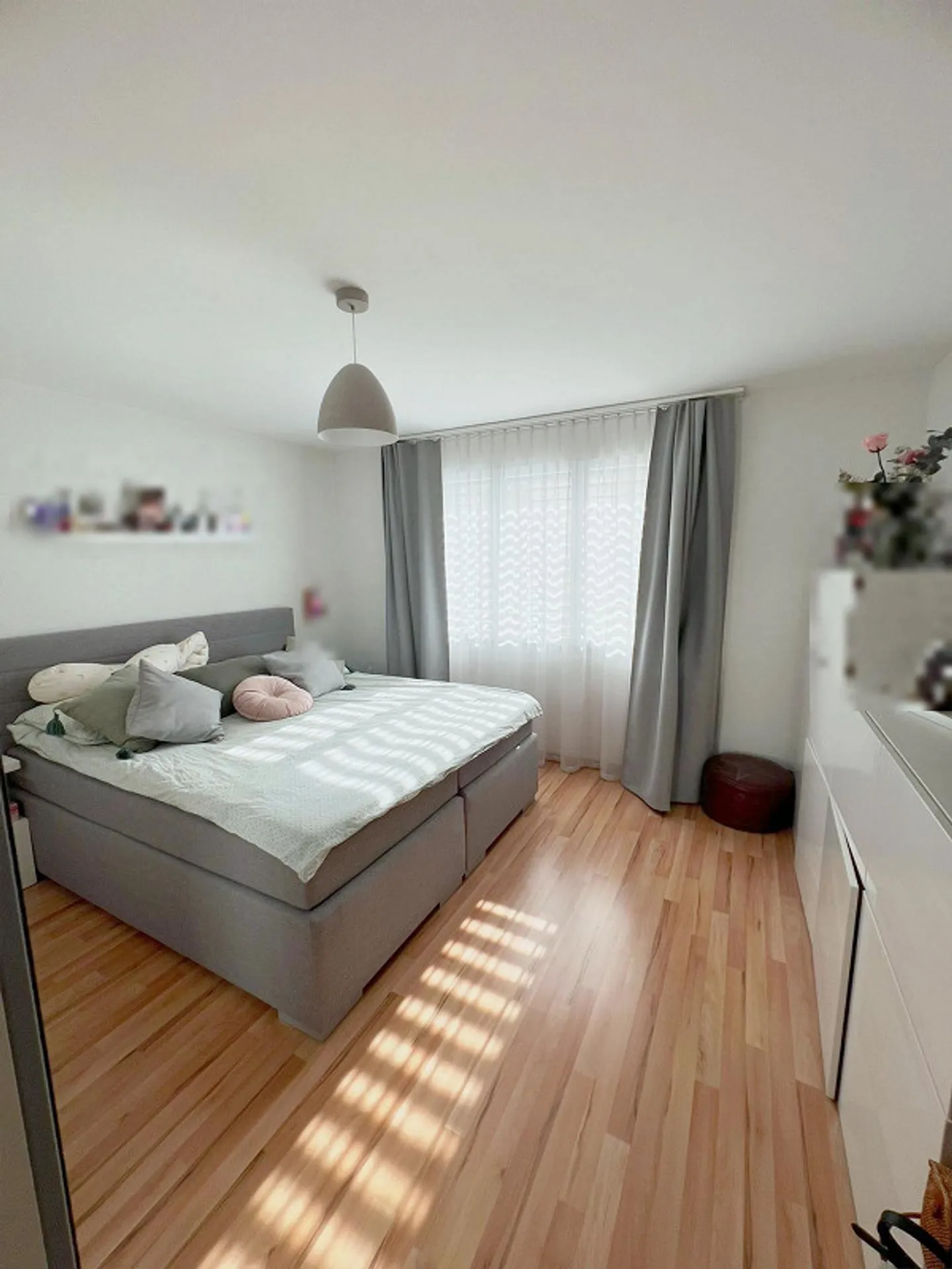 Ampio appartamento di 4,5 locali con balcone, ascensore e lavanderia privata - Foto 2 di 15