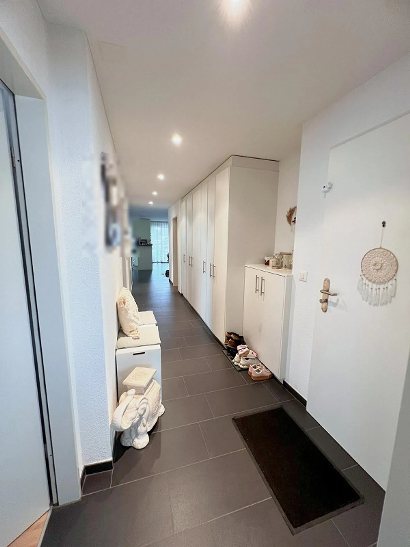 Ampio appartamento di 4,5 locali con balcone, ascensore e lavanderia privata - Foto 4 di 15