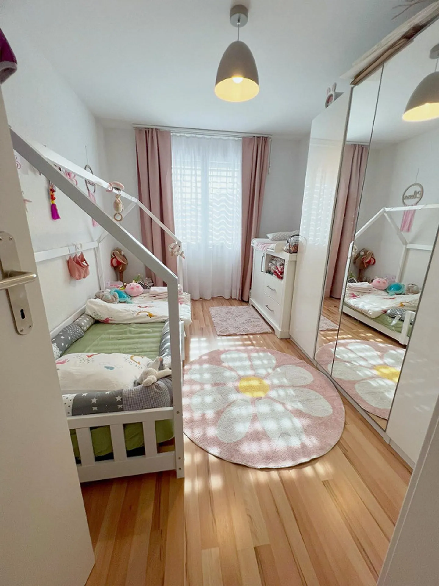 Ampio appartamento di 4,5 locali con balcone, ascensore e lavanderia privata - Foto 5 di 15