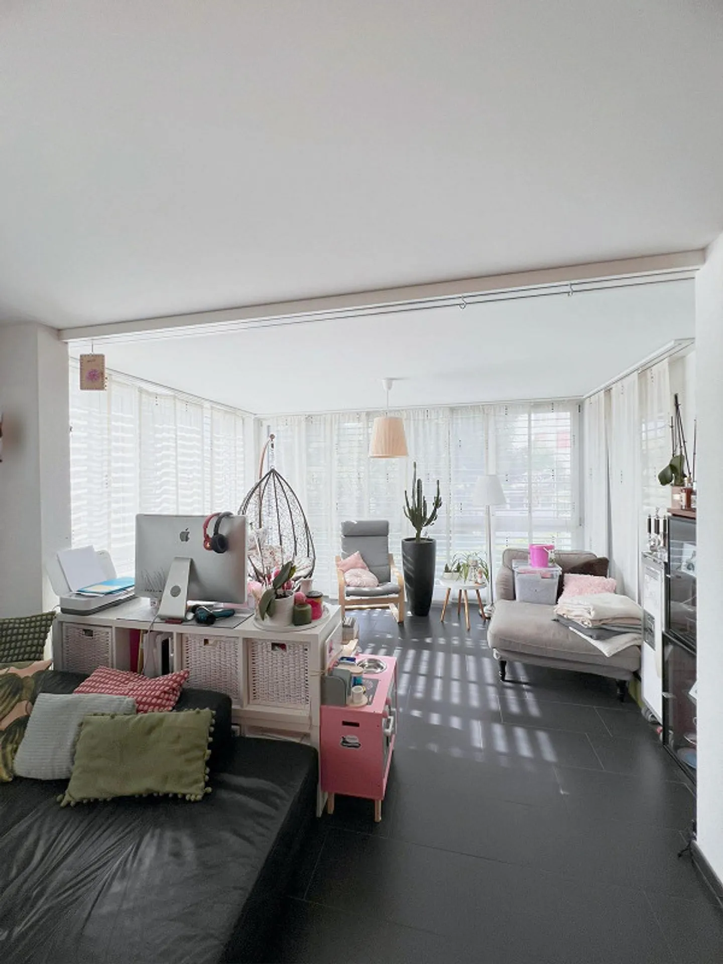 Ampio appartamento di 4,5 locali con balcone, ascensore e lavanderia privata - Foto 11 di 15
