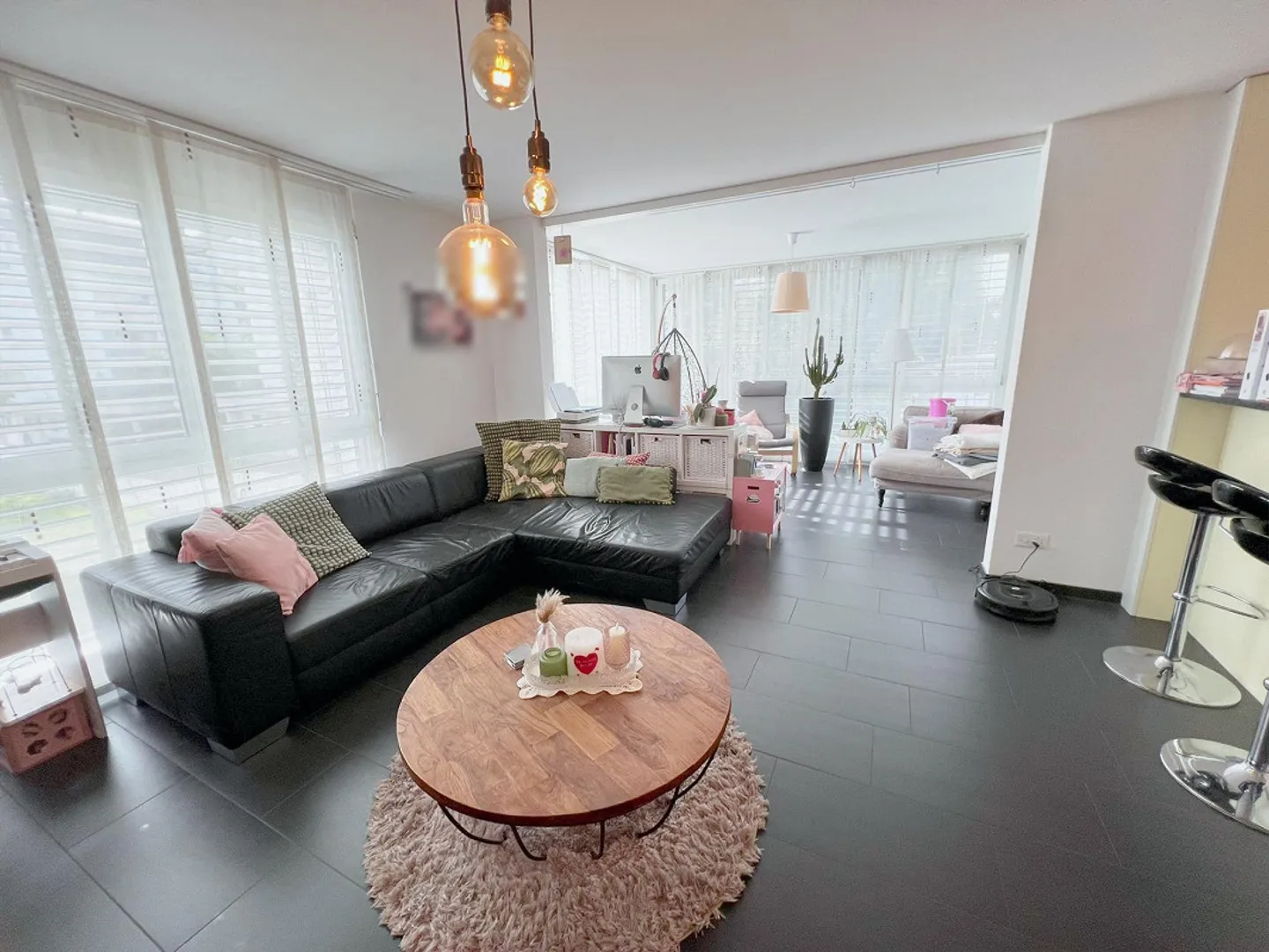 Ampio appartamento di 4,5 locali con balcone, ascensore e lavanderia privata - Foto 9 di 15