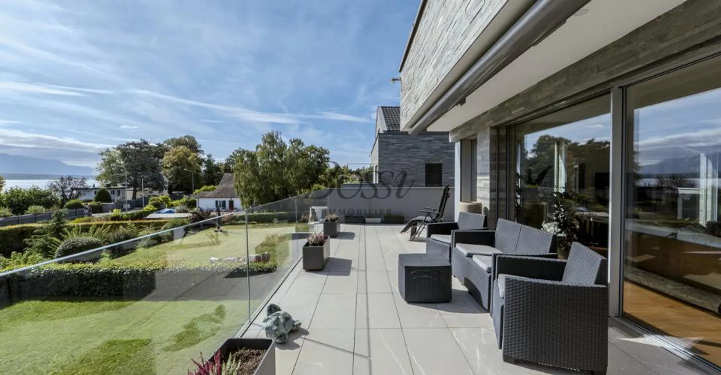 Eleganza, volumi e luce -- duplex con vista lago - Foto 2 di 2