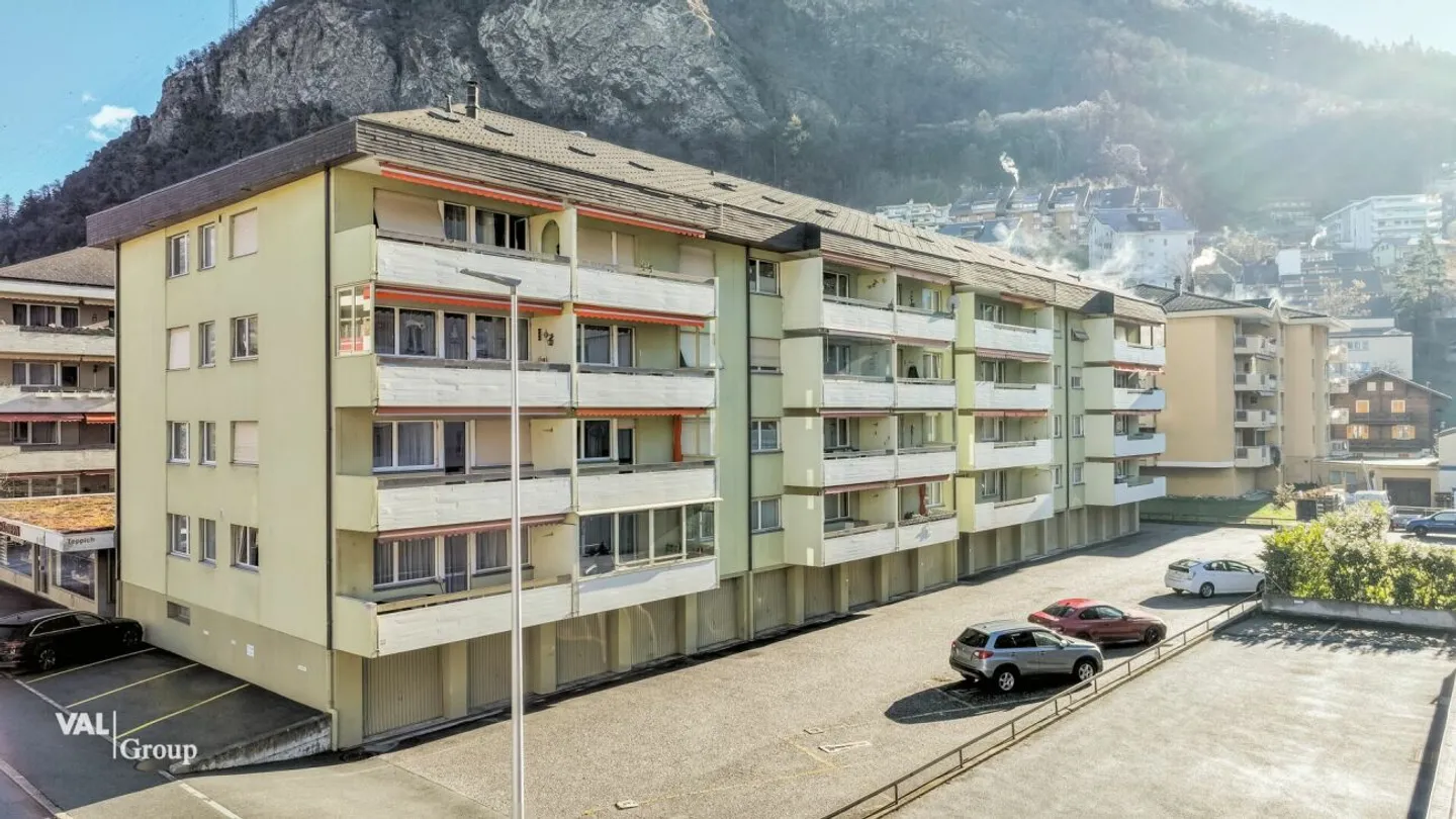 Ampio spazio per la famiglia - appartamento generoso di 6,5 stanze con camino e balconi - Foto 1 di 20