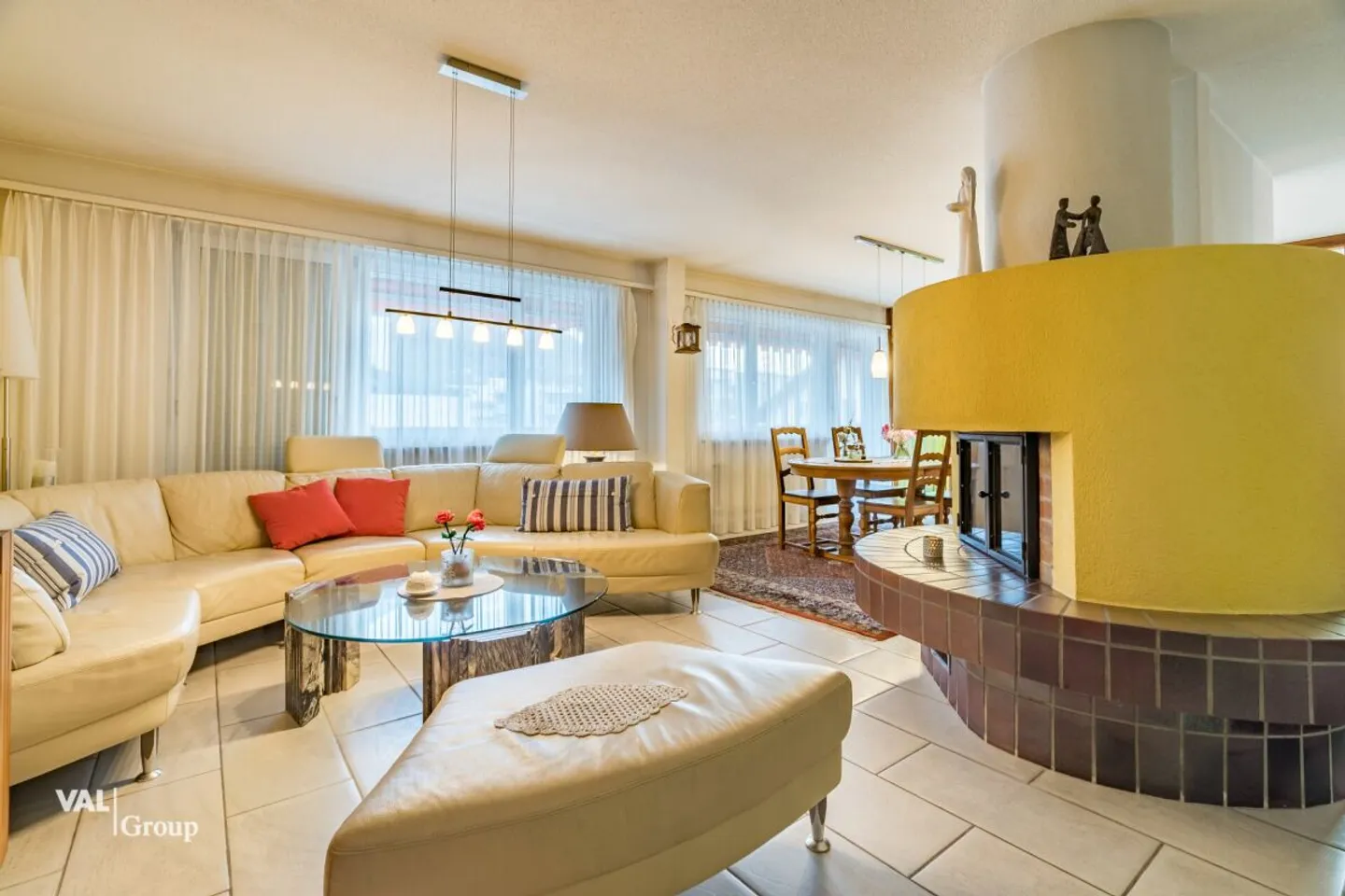 Ampio spazio per la famiglia - appartamento generoso di 6,5 stanze con camino e balconi - Foto 3 di 20