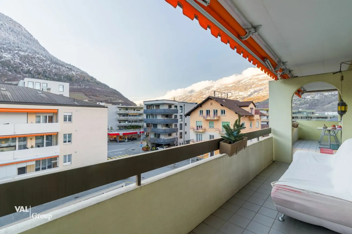 Ampio spazio per la famiglia - appartamento generoso di 6,5 stanze con camino e balconi - Foto 16 di 20