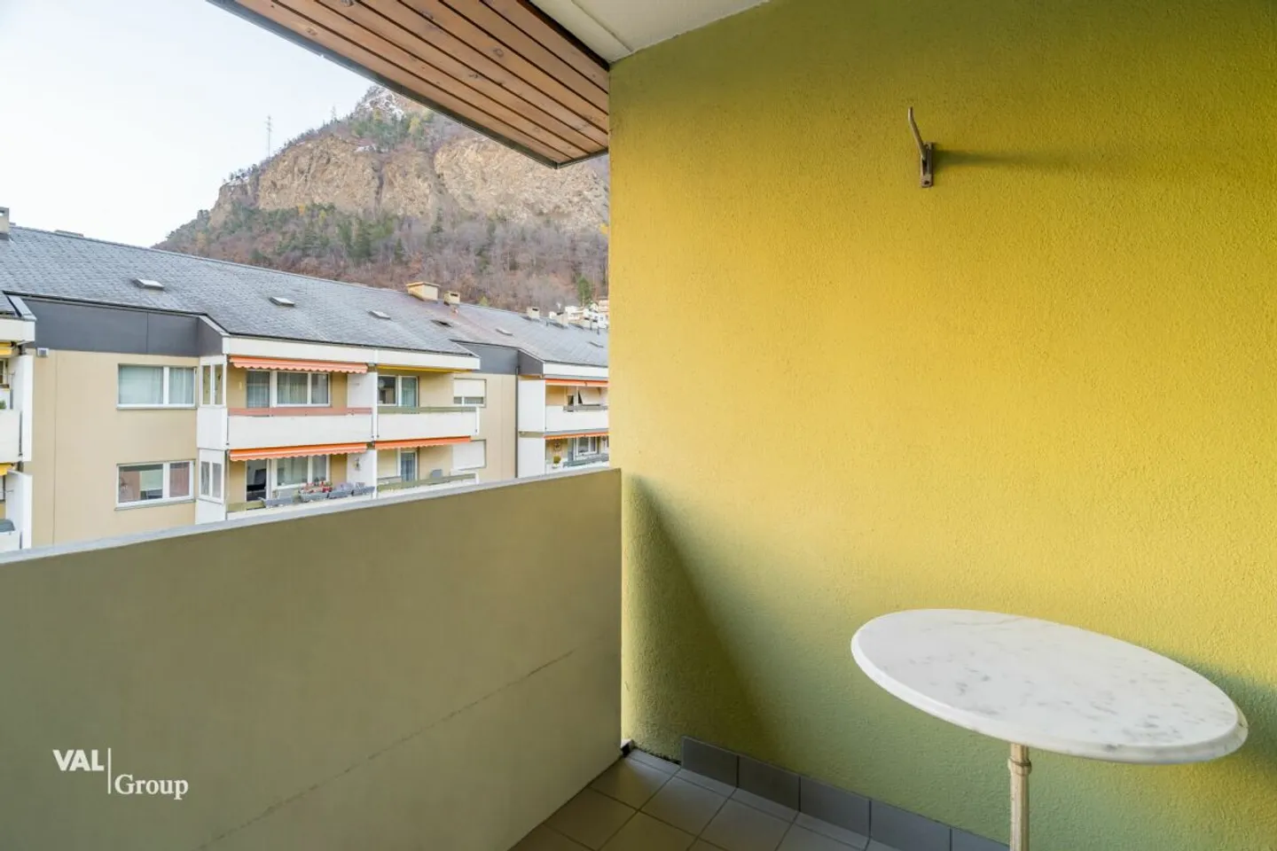 Ampio spazio per la famiglia - appartamento generoso di 6,5 stanze con camino e balconi - Foto 18 di 20