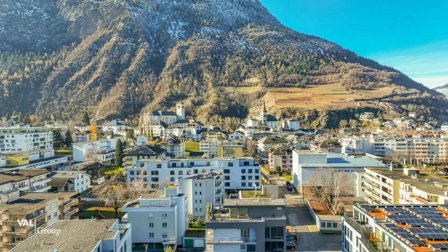 Ampio spazio per la famiglia - appartamento generoso di 6,5 stanze con camino e balconi - Foto 19 di 20