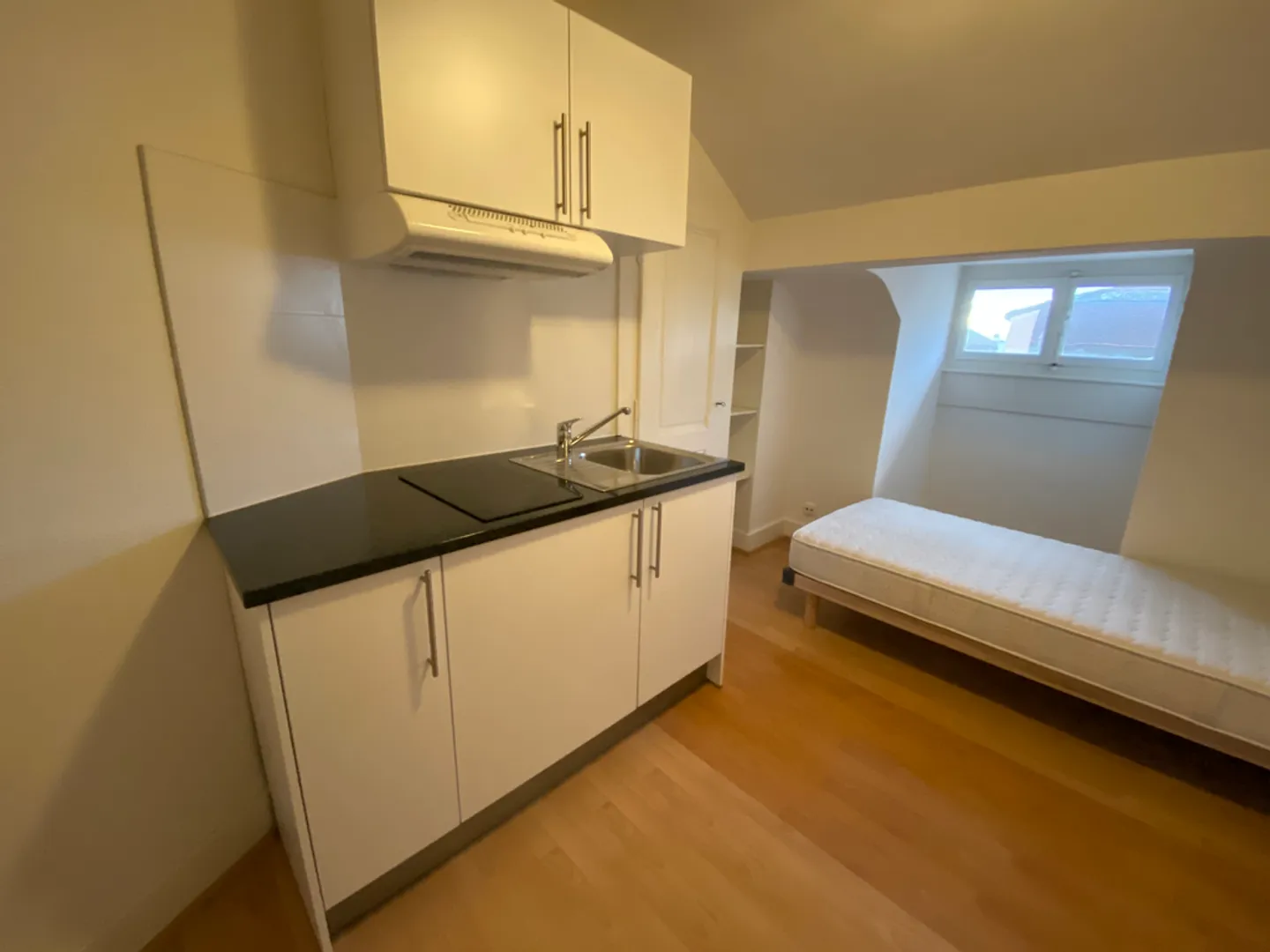Chambre Loft Charmante à Léman - Photo 2 sur 2