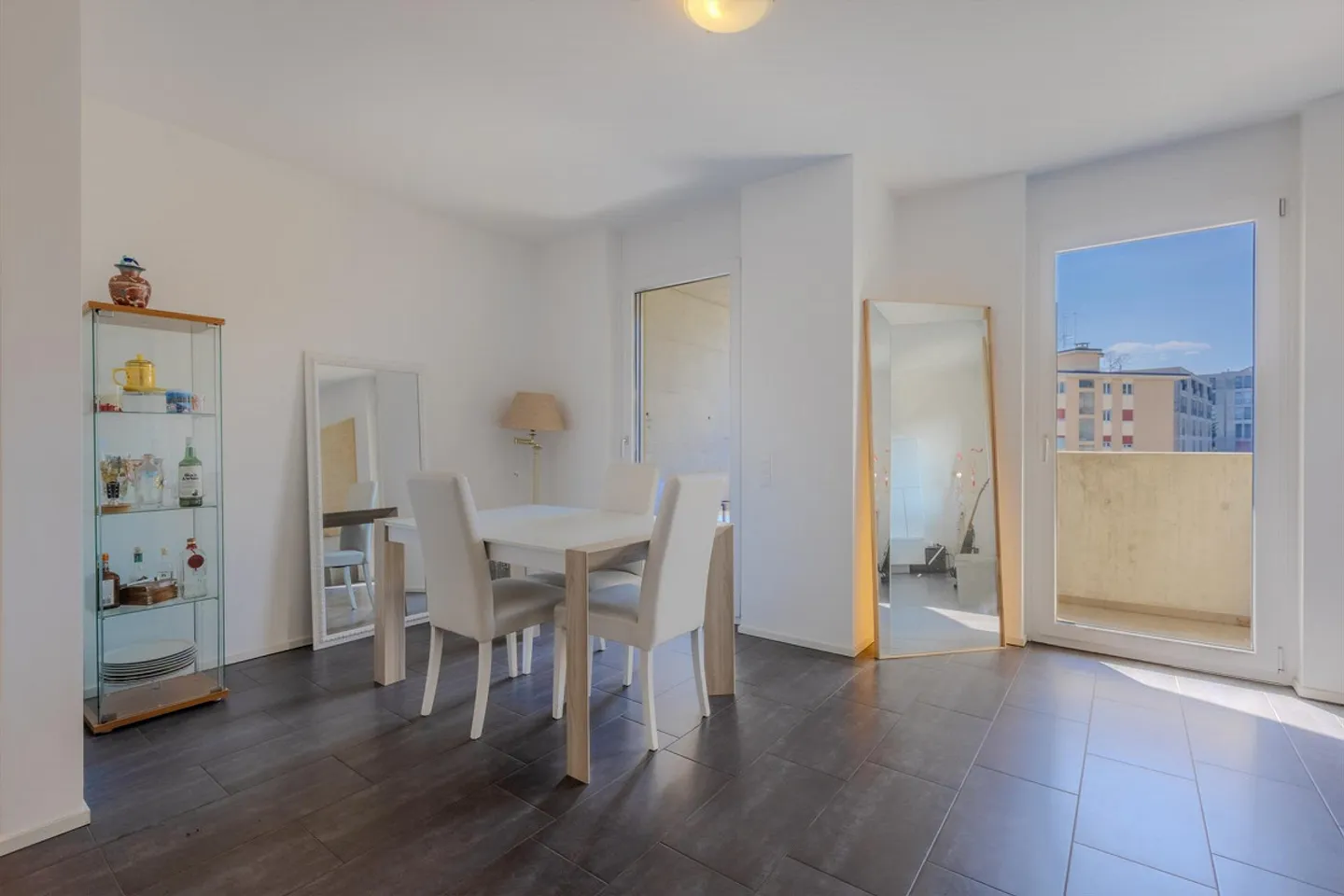 Appartamento spazioso e moderno di 3,5 locali in una zona molto ben attrezzata a Porza - Foto 1 di 9