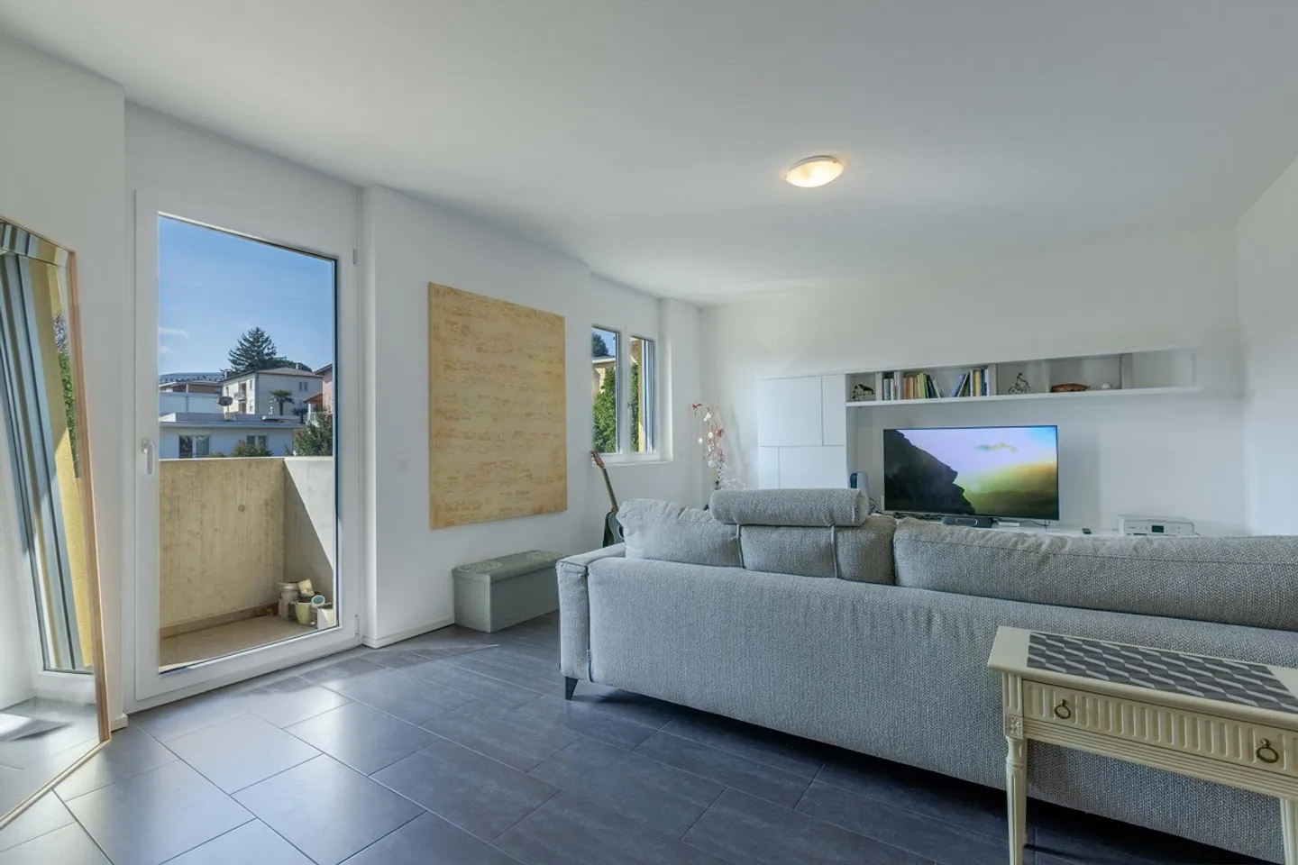 Appartamento spazioso e moderno di 3,5 locali in una zona molto ben attrezzata a Porza - Foto 4 di 9