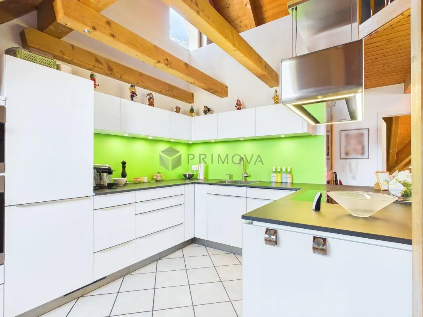 Appartement en duplex de 4,5 pièces attrayant avec galerie et beaucoup d'espace de vie - Photo 3 sur 6