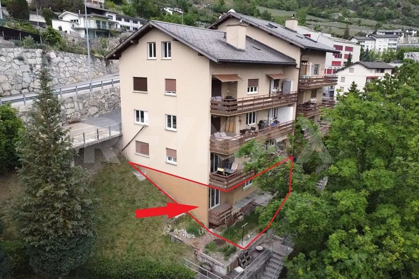 Cozy 2.5 Room Apartment with Private Terrace in Leuk-Stadt - Photo 1 of 12