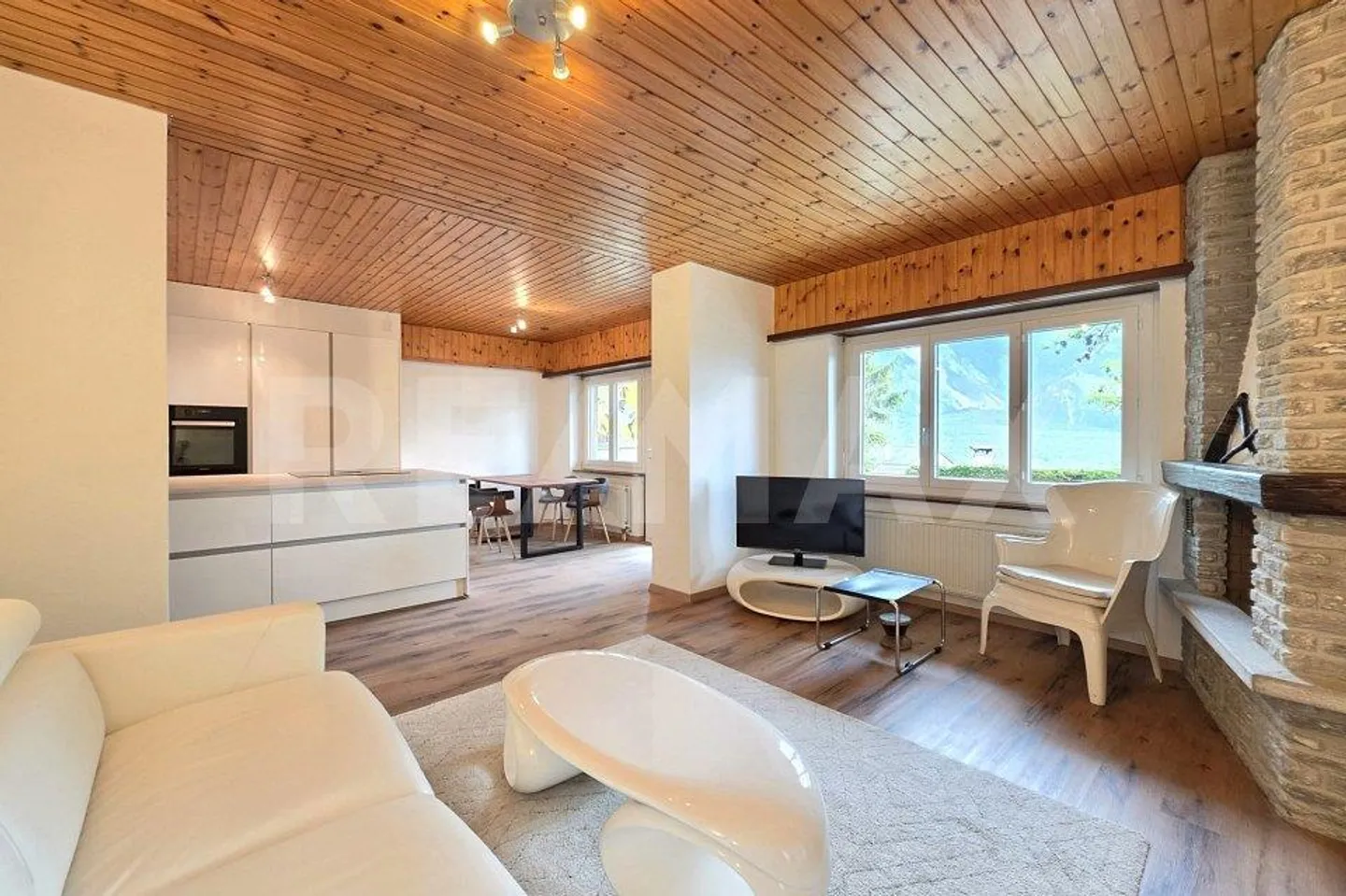 Cozy 2.5 Room Apartment with Private Terrace in Leuk-Stadt - Photo 2 of 12
