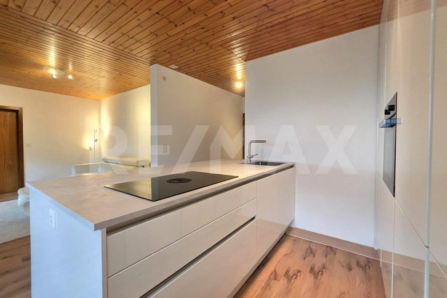 Cozy 2.5 Room Apartment with Private Terrace in Leuk-Stadt - Photo 4 of 12