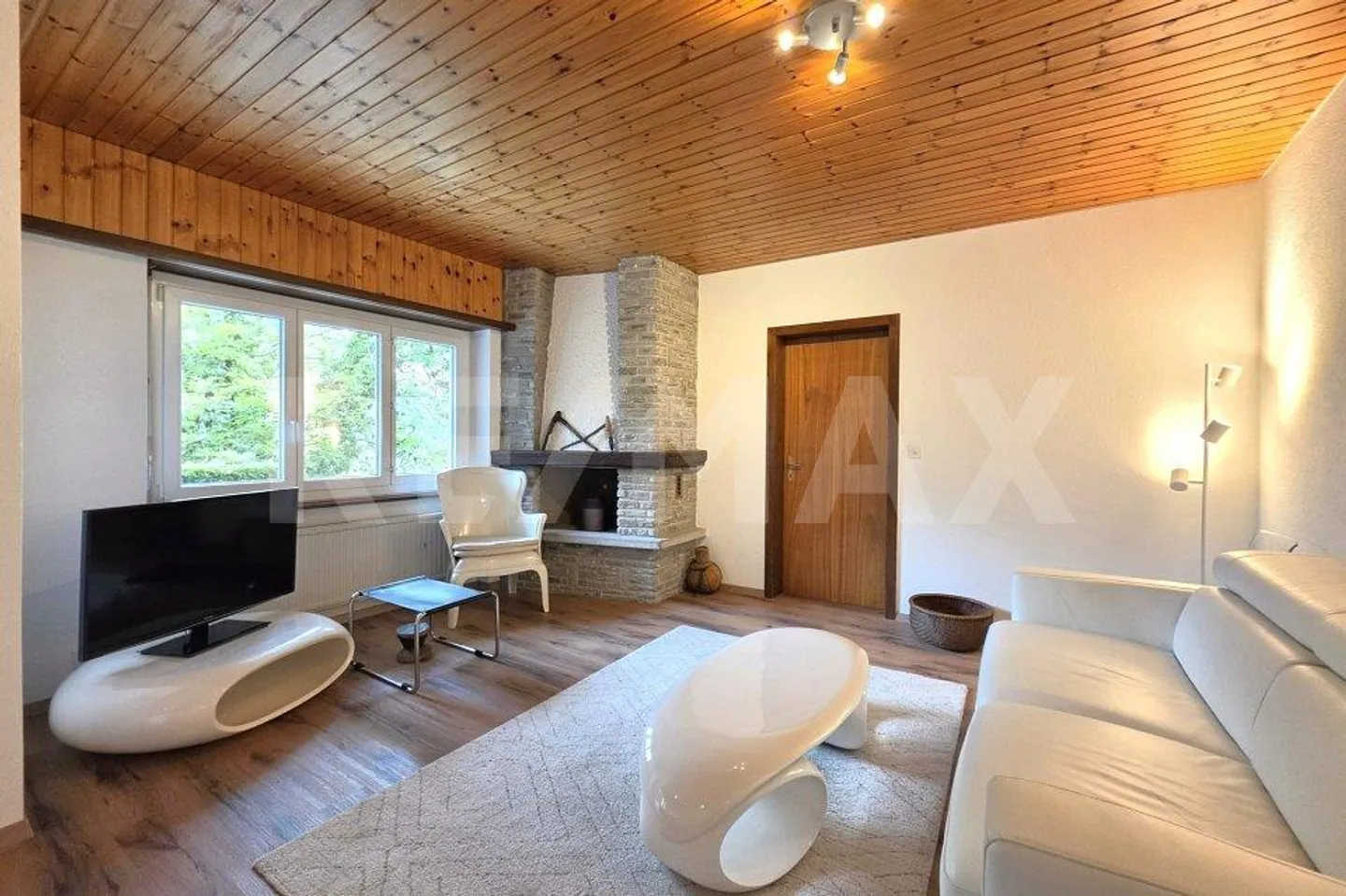 Cozy 2.5 Room Apartment with Private Terrace in Leuk-Stadt - Photo 6 of 12