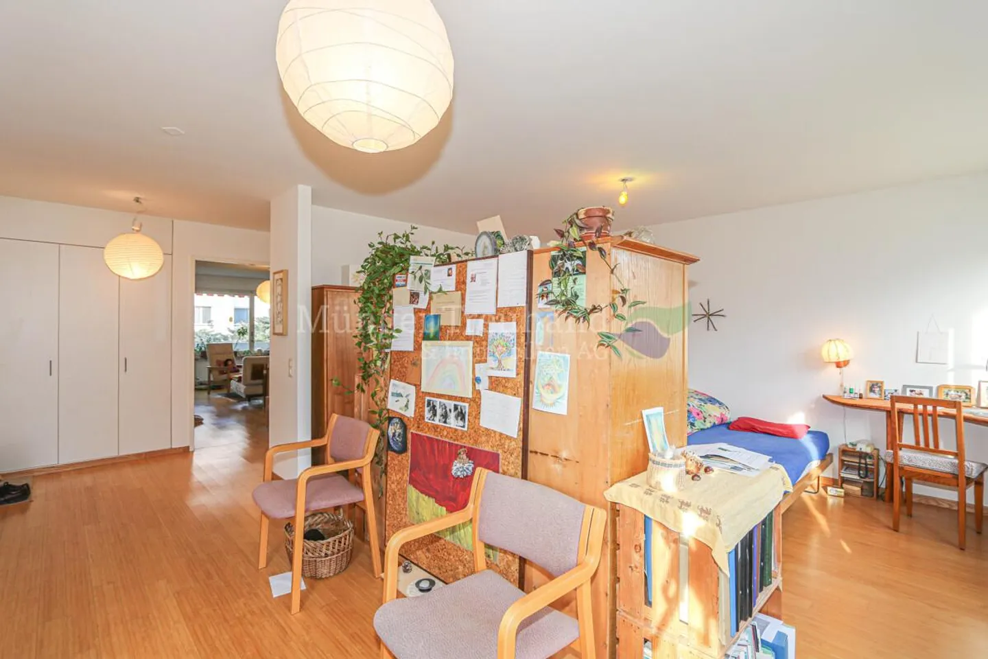 Sole del mattino e della sera: Luminoso appartamento di 2,5 stanze con stanza hobby - Foto 4 di 13