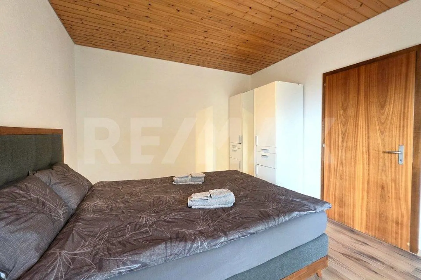 Cozy 2.5 Room Apartment with Private Terrace in Leuk-Stadt - Photo 8 of 12