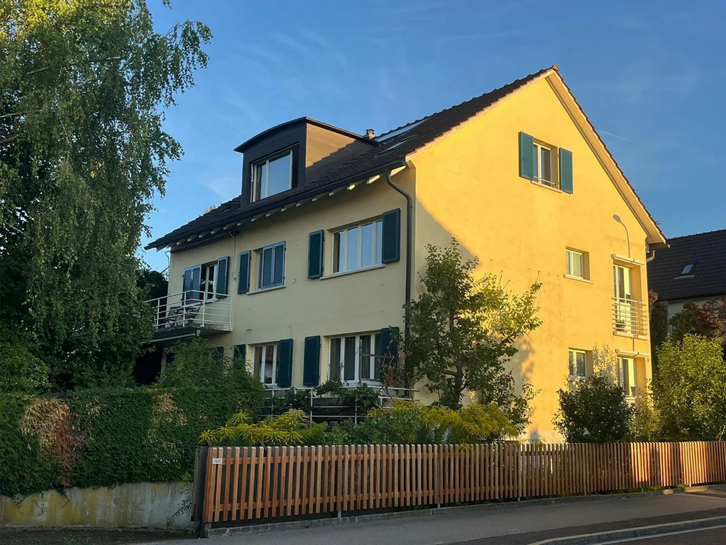 4-room apartment, 3 min walk from the train station, high floor, sunny with garden - Photo 1 of 11