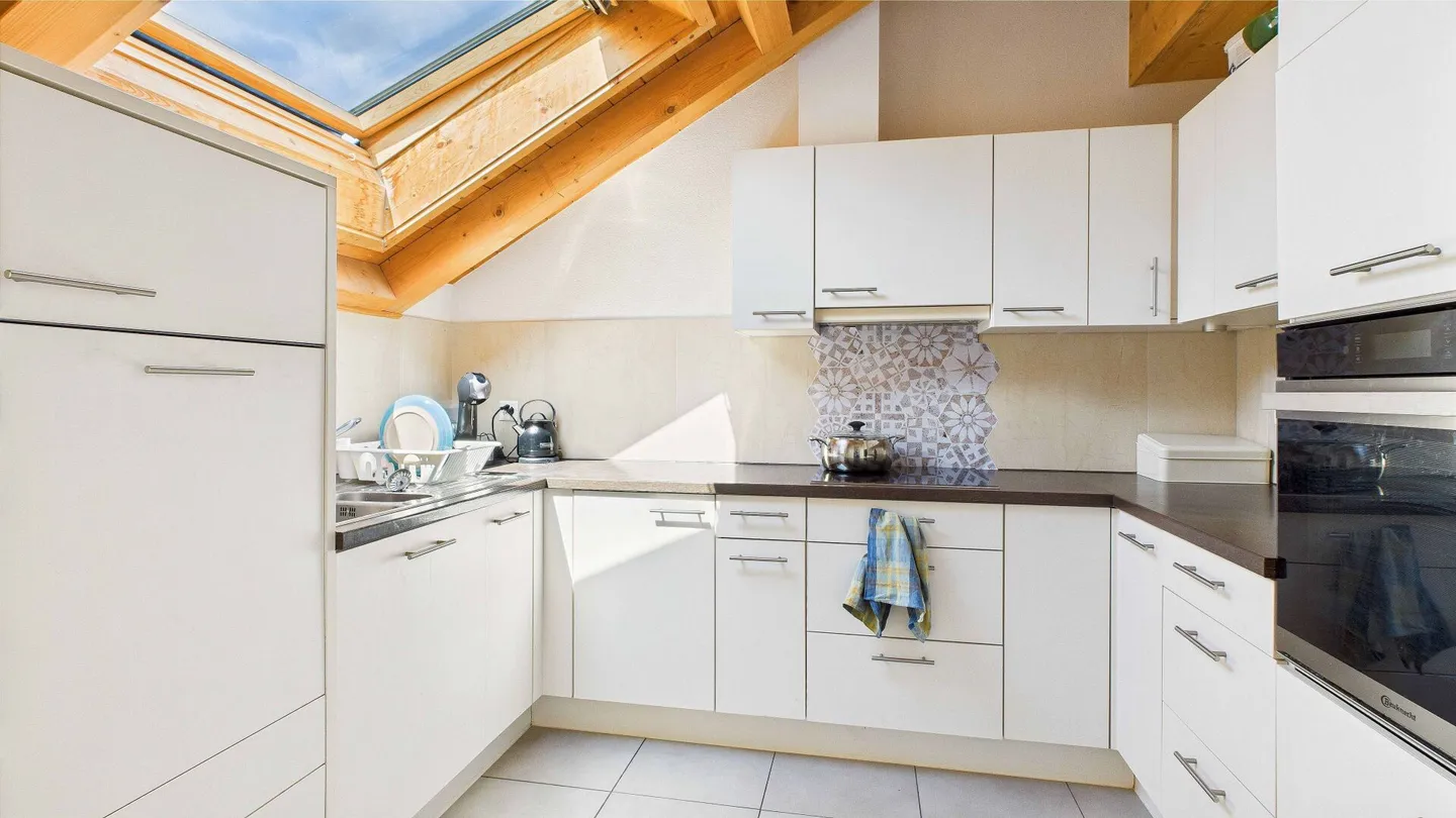 Appartement sous les toits de 4,5 pièces avec balcon à Susten (Feithieren) - Photo 4 sur 10