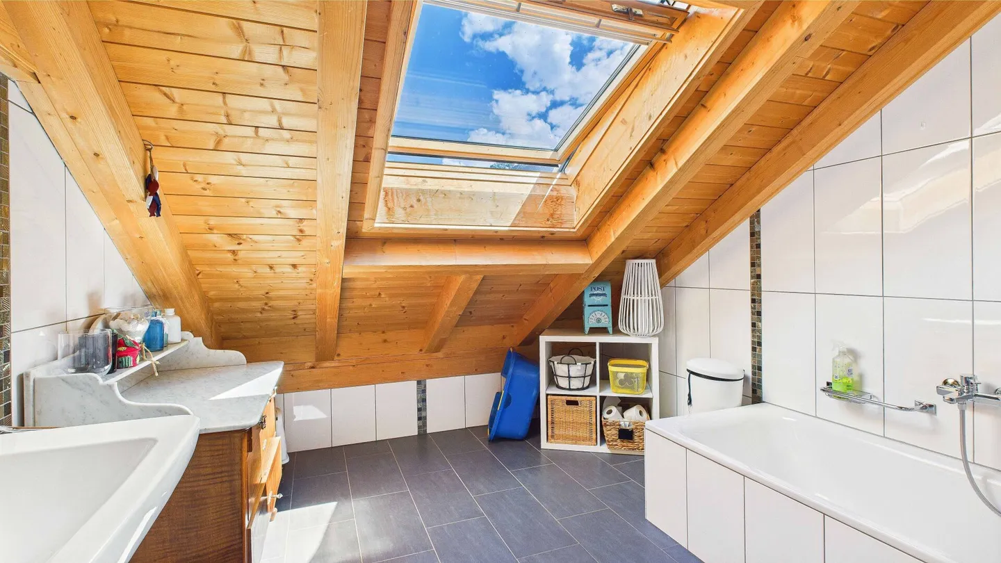 Appartement sous les toits de 4,5 pièces avec balcon à Susten (Feithieren) - Photo 5 sur 10