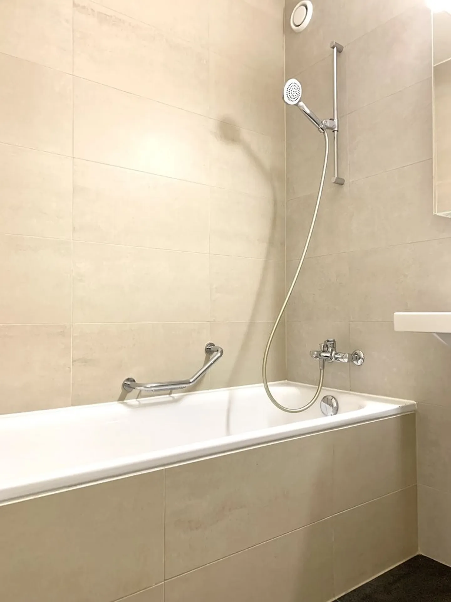 In der Nähe von Jonction: 4 Zimmer mit Balkon - Foto 9 von 12