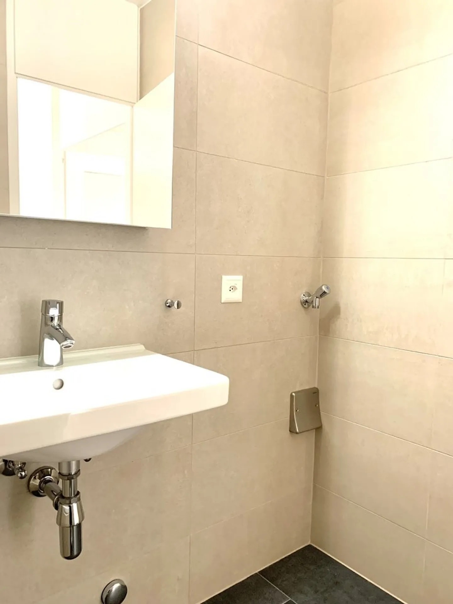 In der Nähe von Jonction: 4 Zimmer mit Balkon - Foto 10 von 12