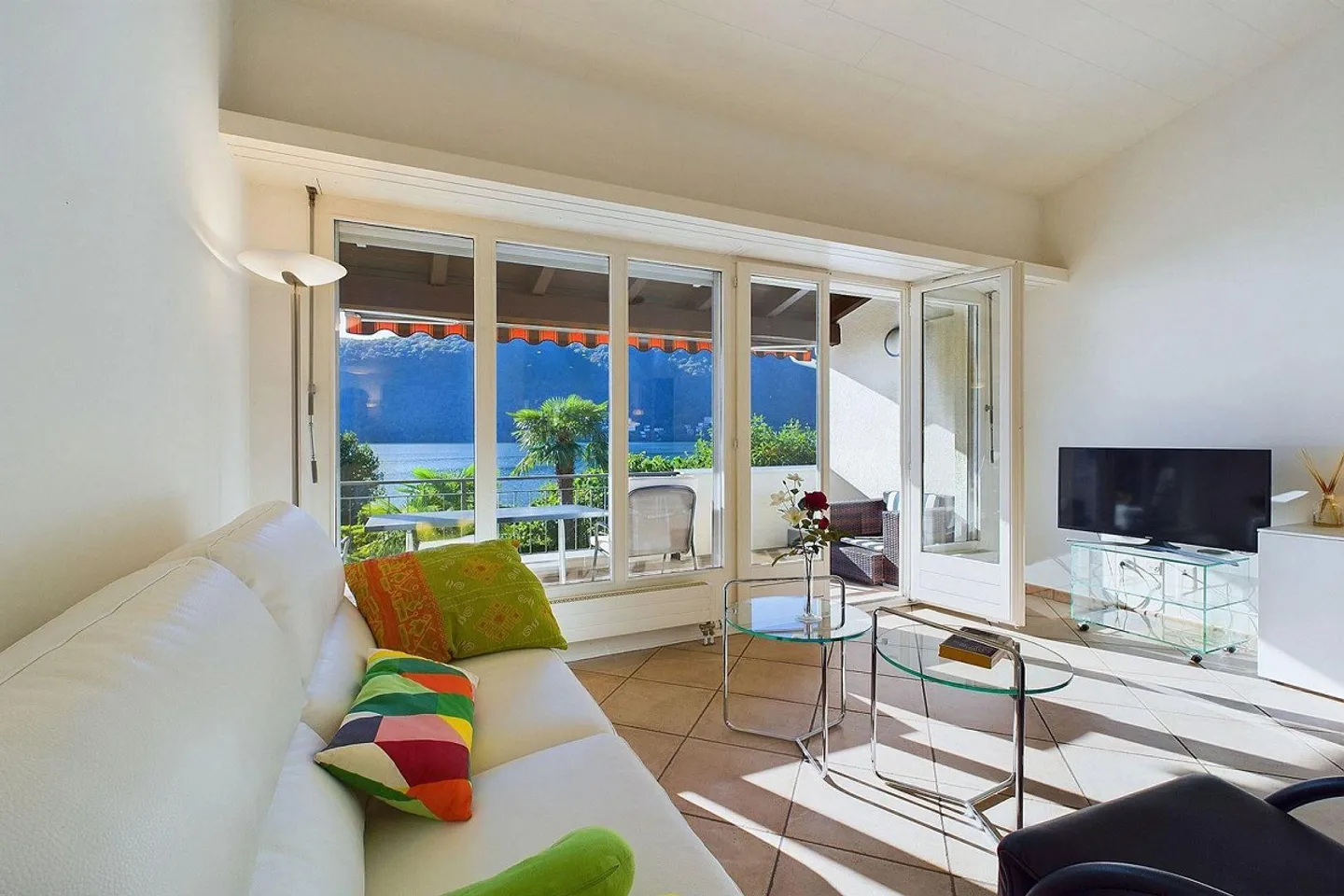 Arbostora - Sensational lakeside pearl in the front row - Photo 3 of 13