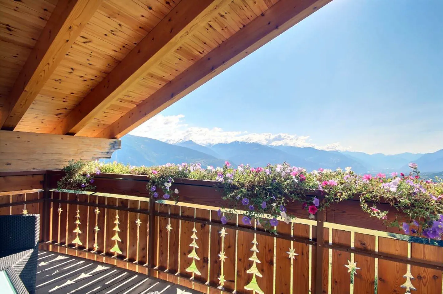 Luxury Attic with Alpine Views - Photo 3 of 15
