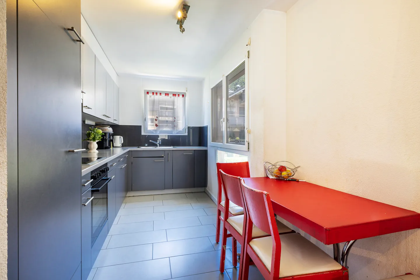 APPARTAMENTO DI 4.5 LOCALI CON GIARDINO IN CONDOMINIO - Foto 5 di 9