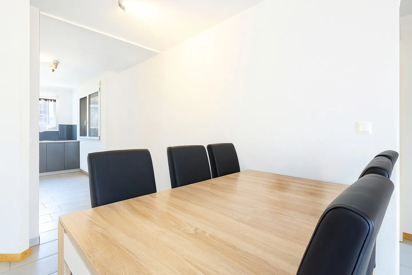 APPARTAMENTO DI 4.5 LOCALI CON GIARDINO IN CONDOMINIO - Foto 4 di 9