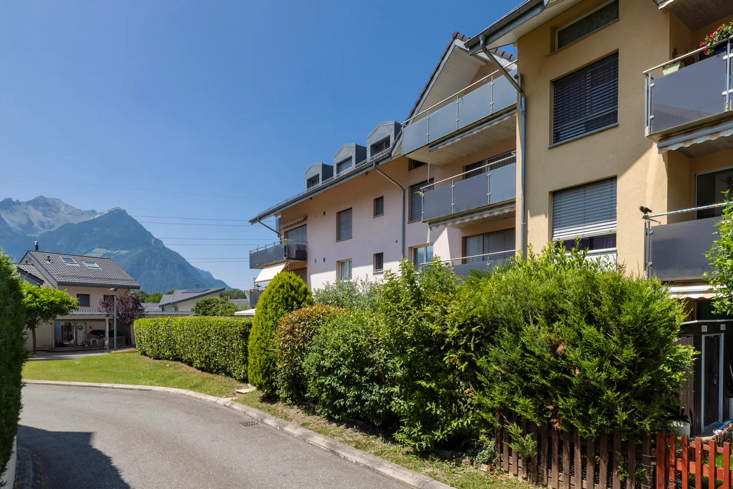 APPARTAMENTO DI 4.5 LOCALI CON GIARDINO IN CONDOMINIO - Foto 1 di 11