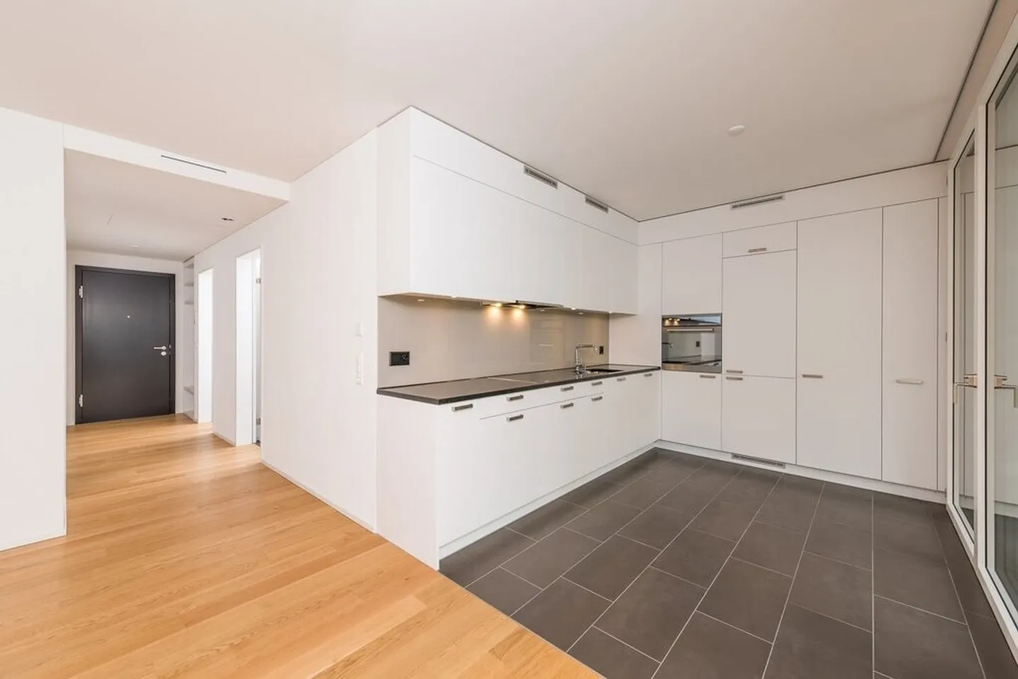 Appartement urbain avec design contemporain - Photo 4 sur 6