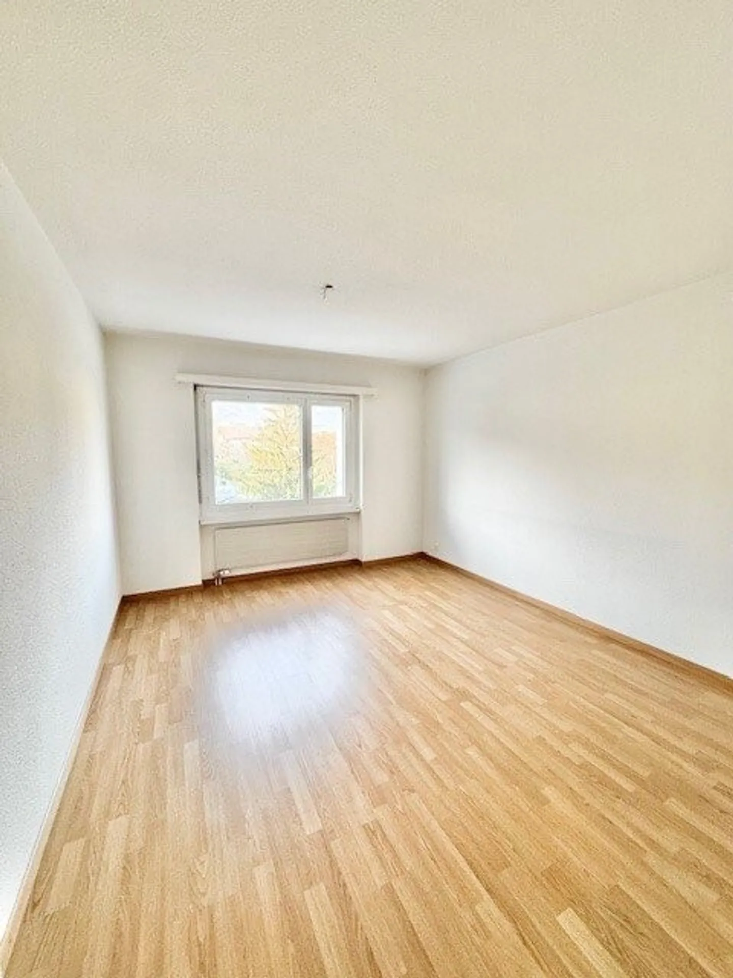 Appartement attrayant de 3,5 pièces avec cuisine moderne et vue sur la verdure - Photo 5 sur 5