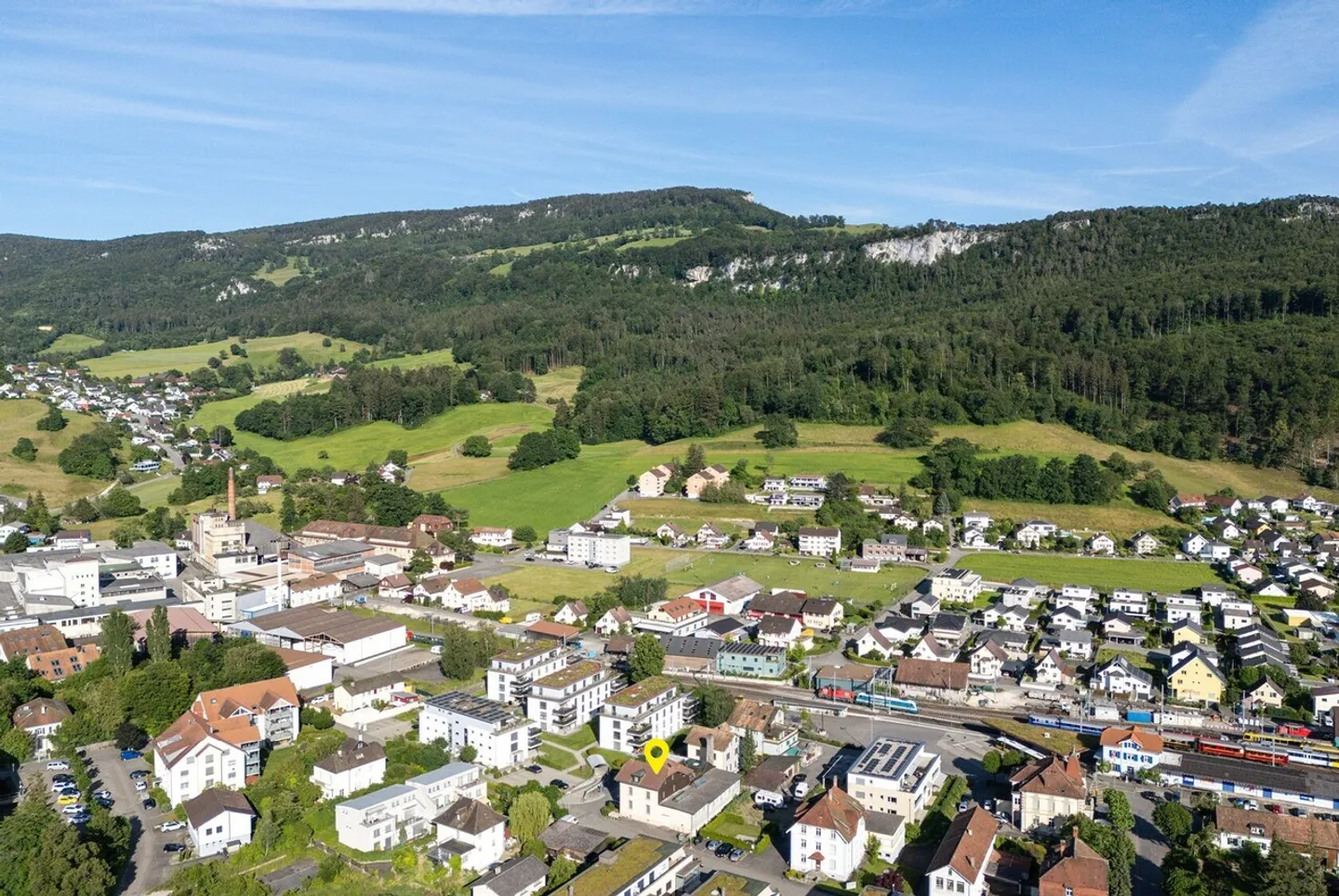 Immeuble collectif au cœur du village - Photo 2 sur 13