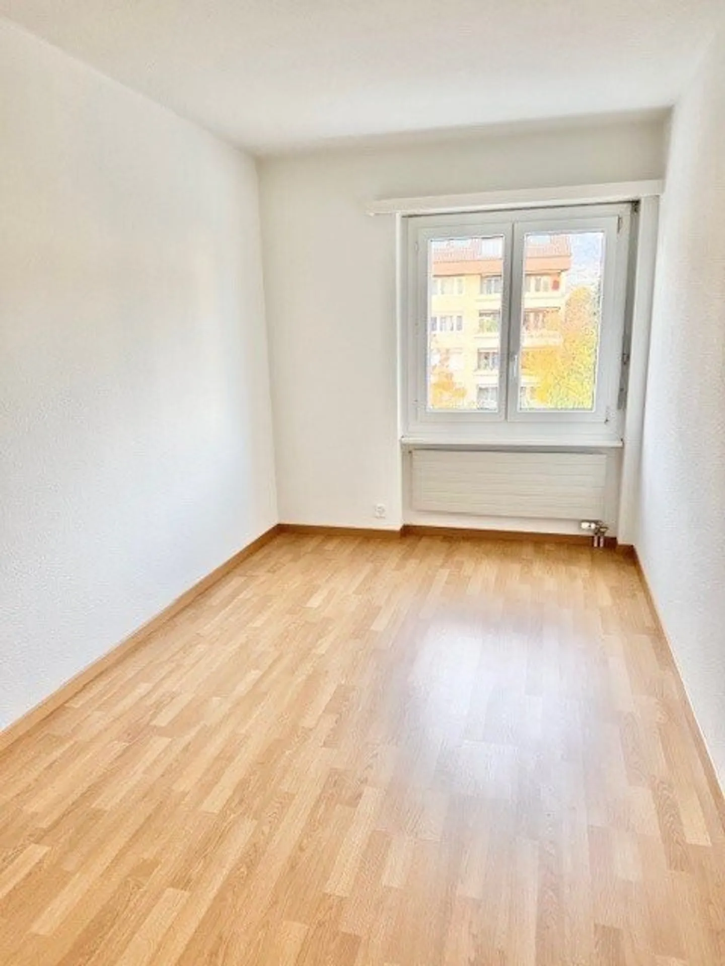 Appartement attrayant de 3,5 pièces avec cuisine moderne et vue sur la verdure - Photo 4 sur 5