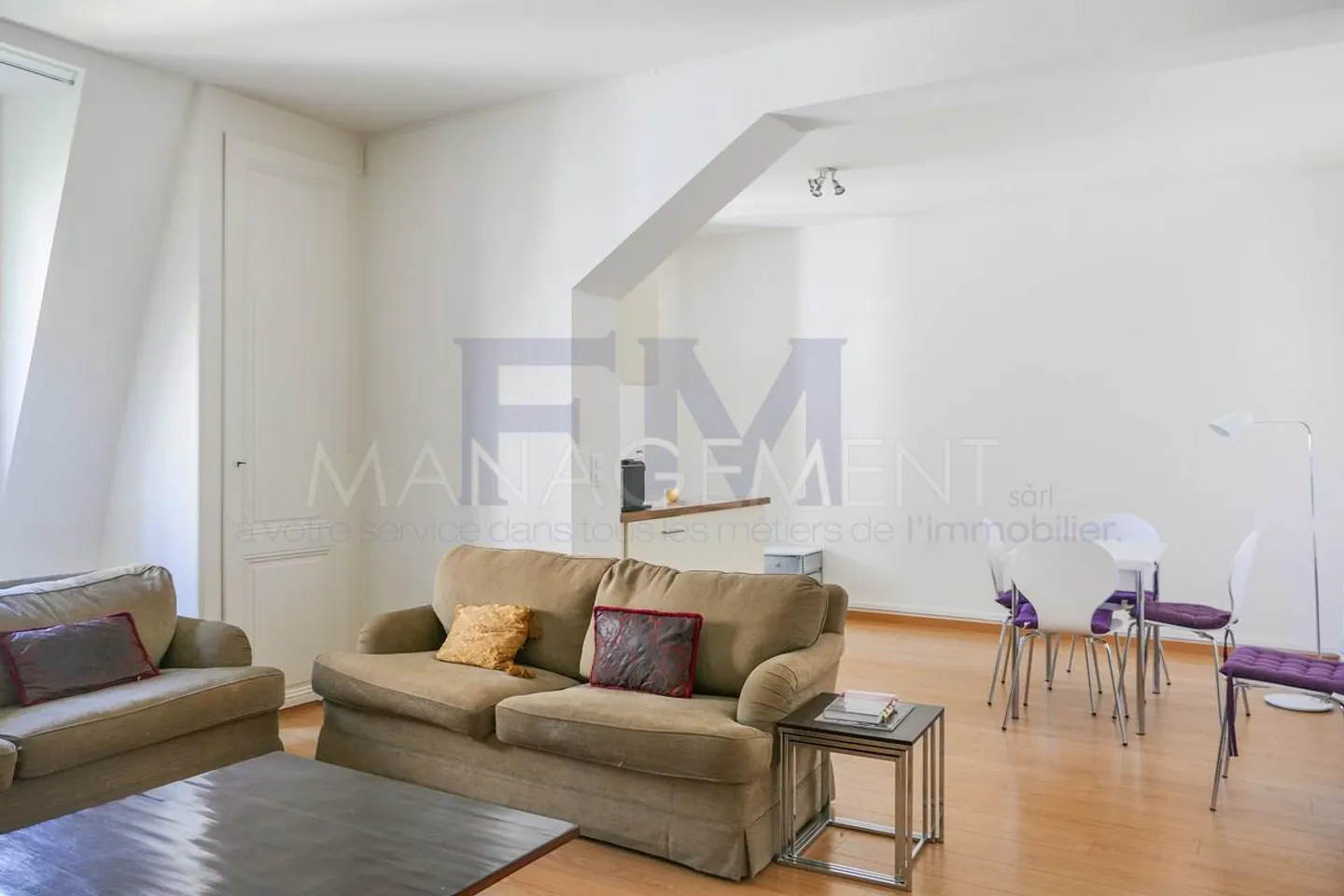 Charmant appartement 2 pièces - Photo 2 sur 6