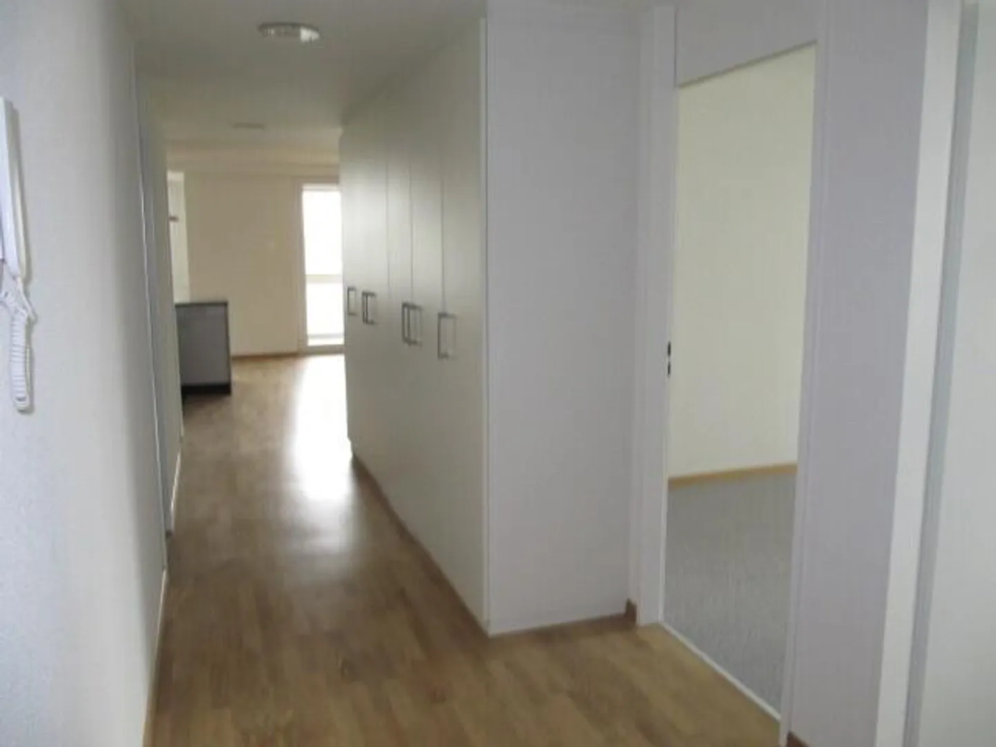 Appartement 3 1/2 pièces avec balcon et magnifique soleil du soir - Photo 6 sur 6