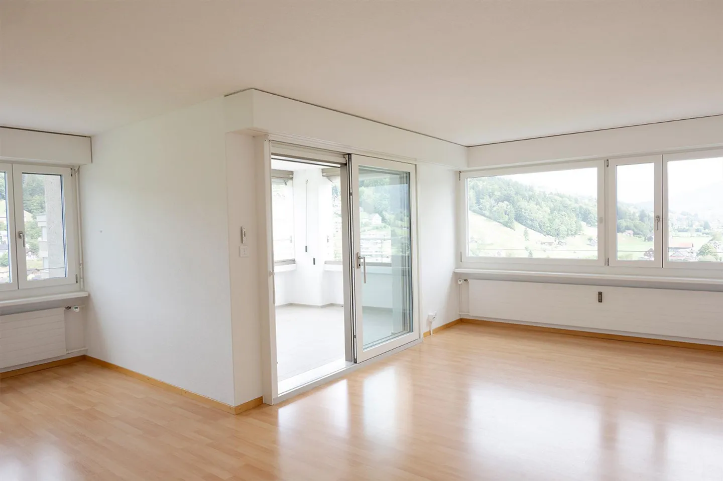 Appartement 4.5 pièces au 15ème étage avec vue panoramique sur les Churfirsten - Photo 1 sur 16