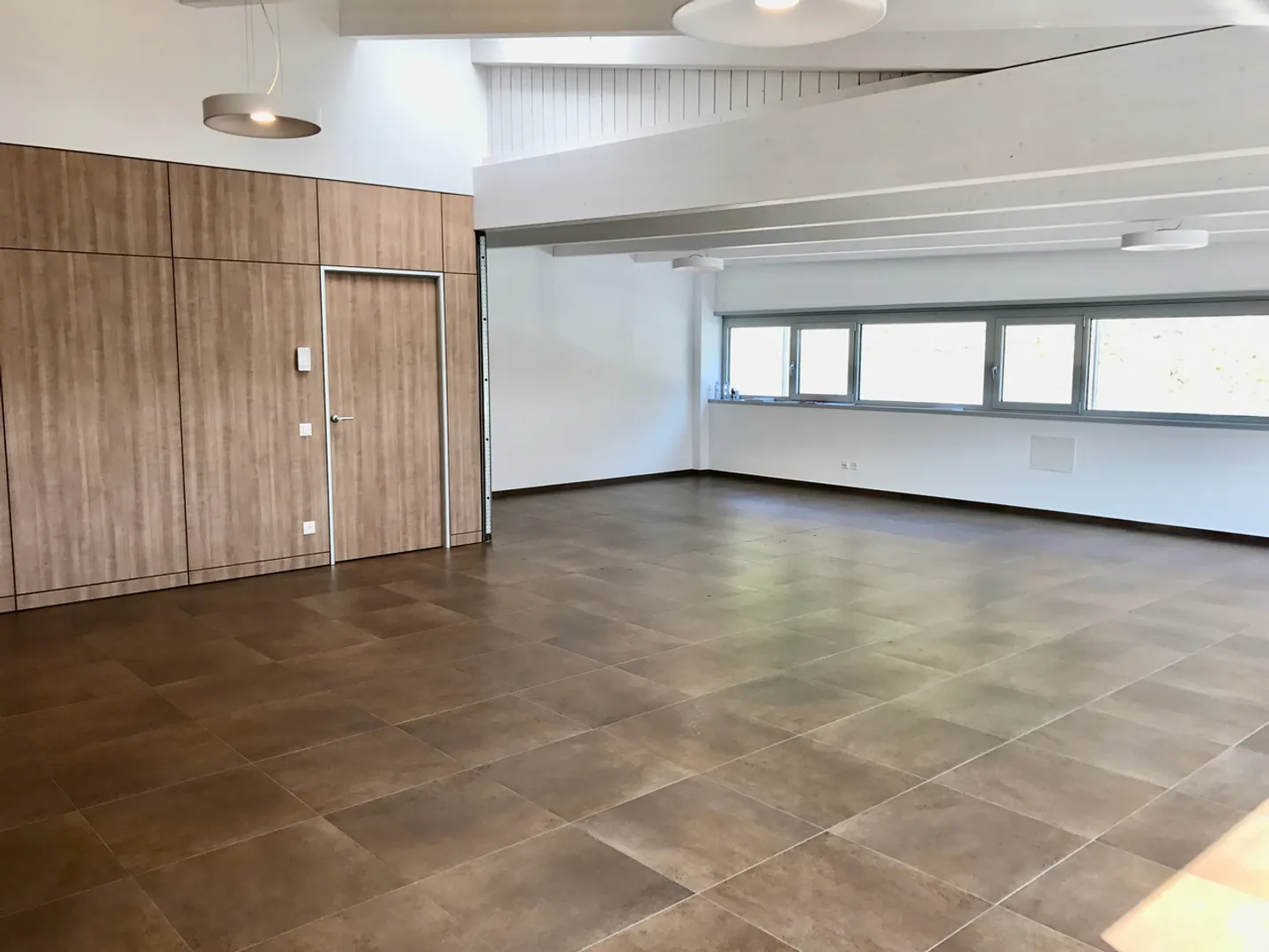 Commercial Space of 338 sqm with 3 Offices in Convenient Area in Castione - Photo 8 of 11