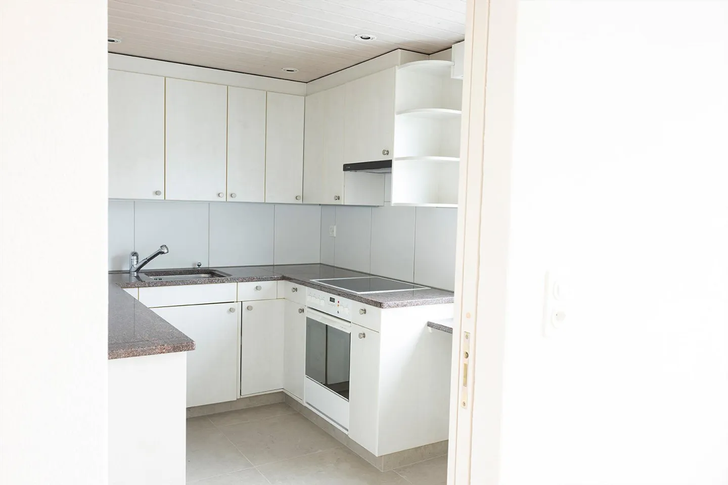 Appartement 4.5 pièces au 15ème étage avec vue panoramique sur les Churfirsten - Photo 4 sur 16