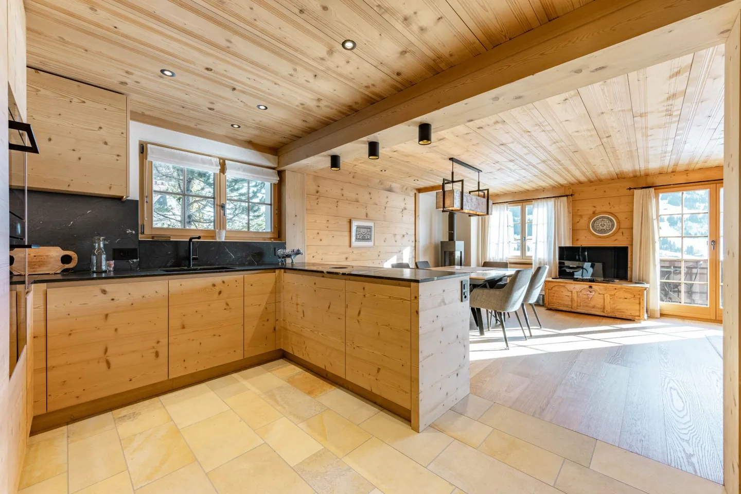 Hälfte eines Chalets mit wunderschönem Bergblick - Foto 1 von 17