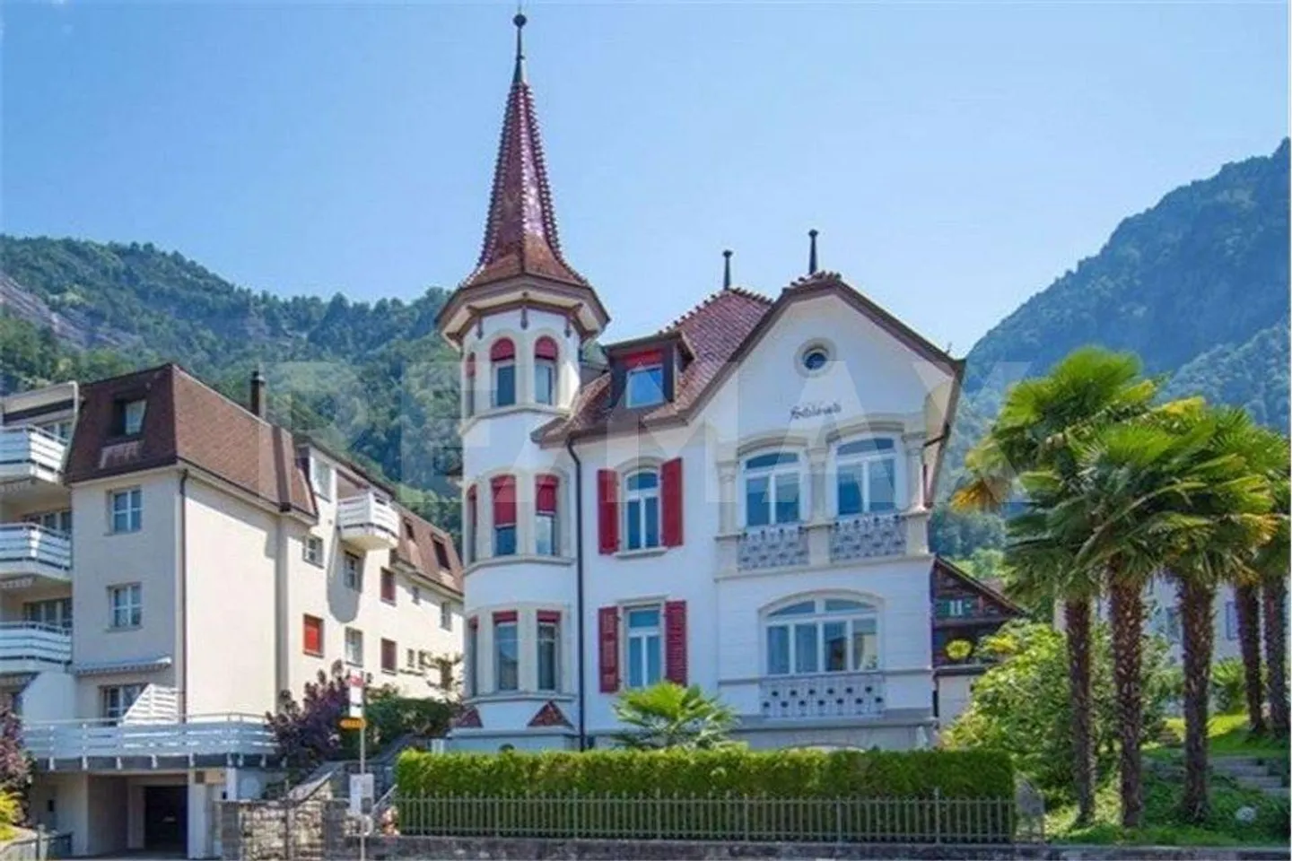 Charming 3.5-Room Attic Apartment (no subletting possible) in the Schlössli in Vitznau - Photo 1 of 13
