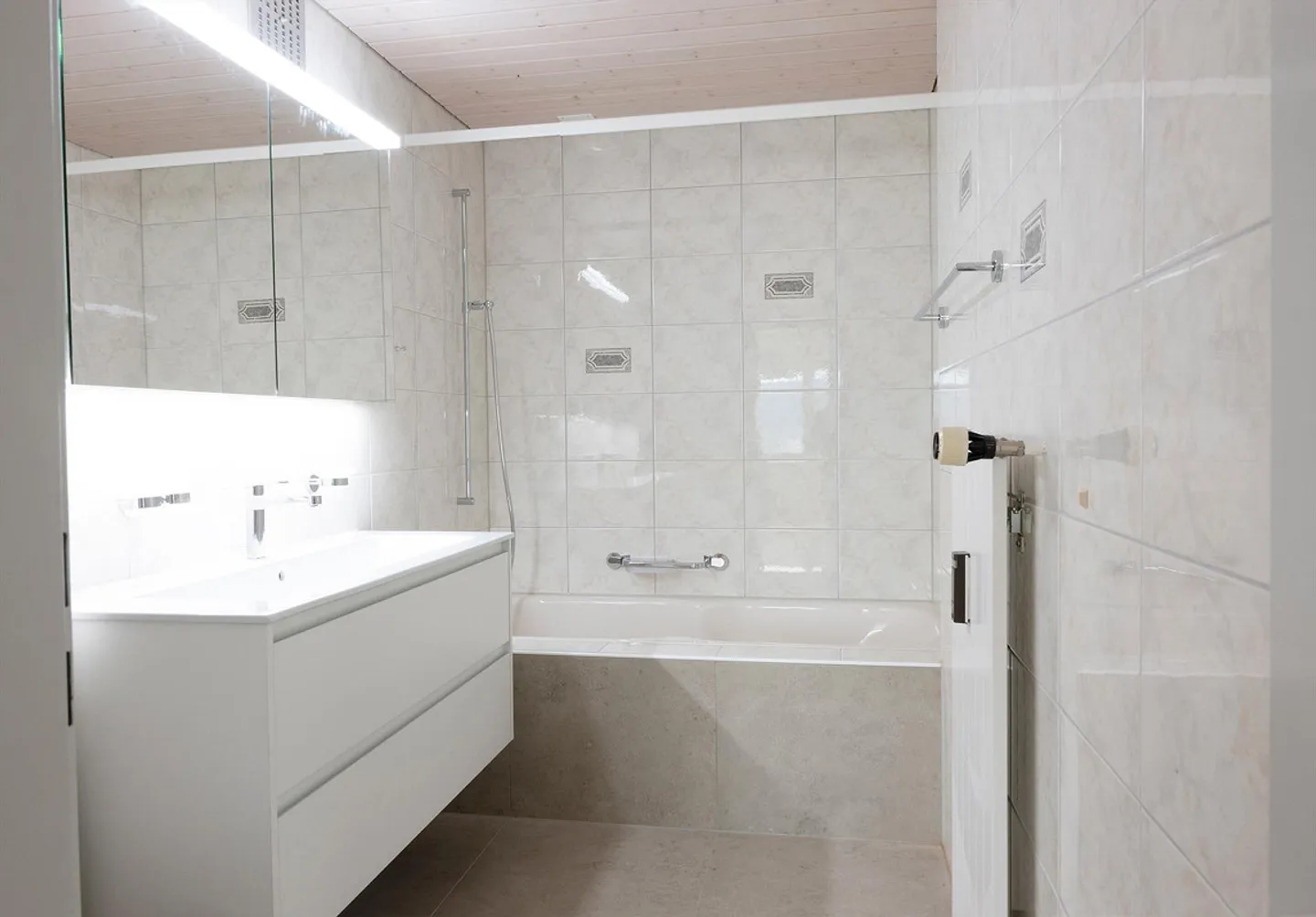Appartement 4.5 pièces au 15ème étage avec vue panoramique sur les Churfirsten - Photo 11 sur 16