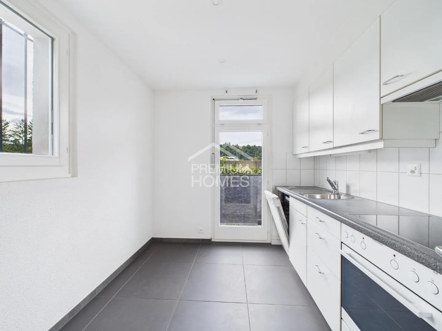 Lumière, espace et intimité ? Votre appartement élégant près de Berne ! - Photo 4 sur 9