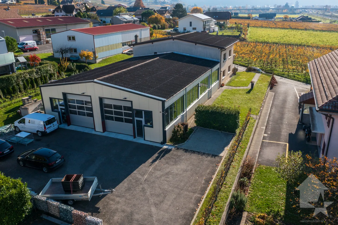 Edificio misto con 2 appartamenti e un laboratorio - Foto 1 di 12